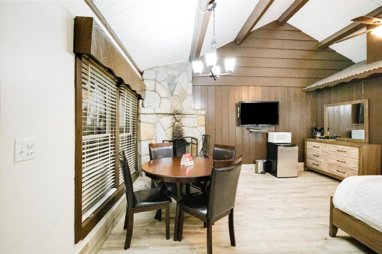 לייק ארוהד Arrowhead Tree Top Lodge מראה חיצוני תמונה